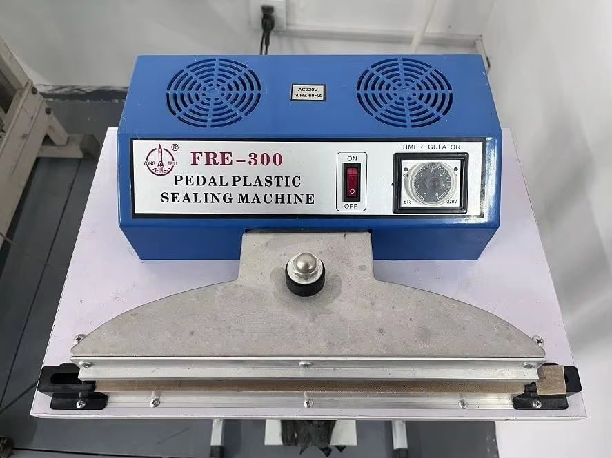 Plastic Sealing Machine